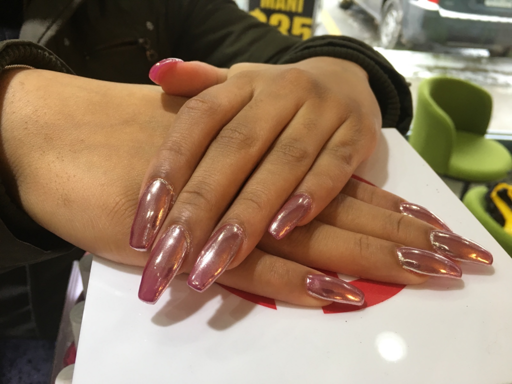 Pedi n Nails - Logo