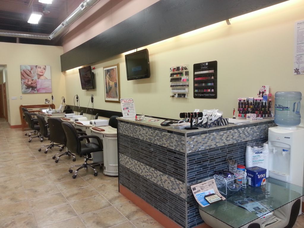 Pedi N Nails - Logo
