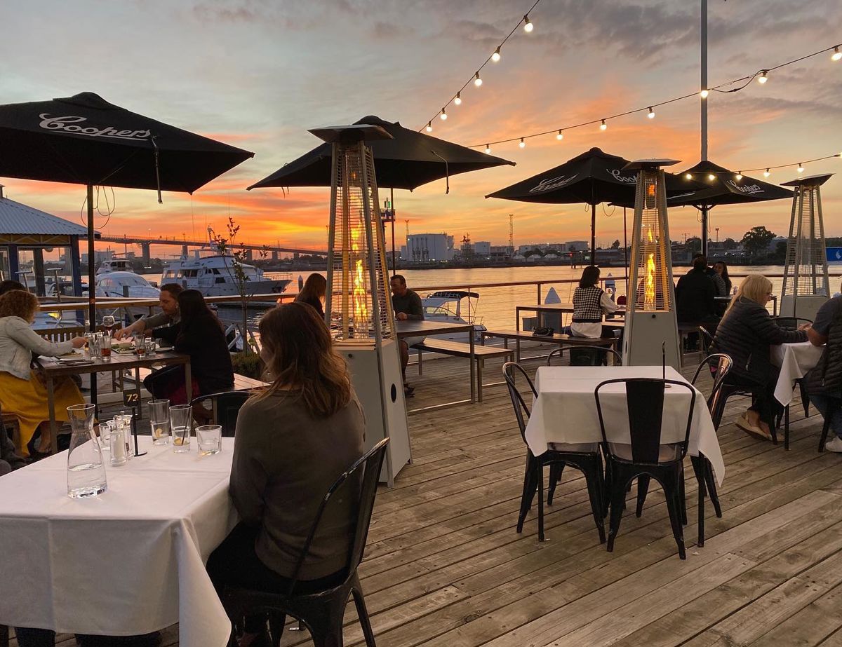 Pier 35 Bar & Grill - Logo