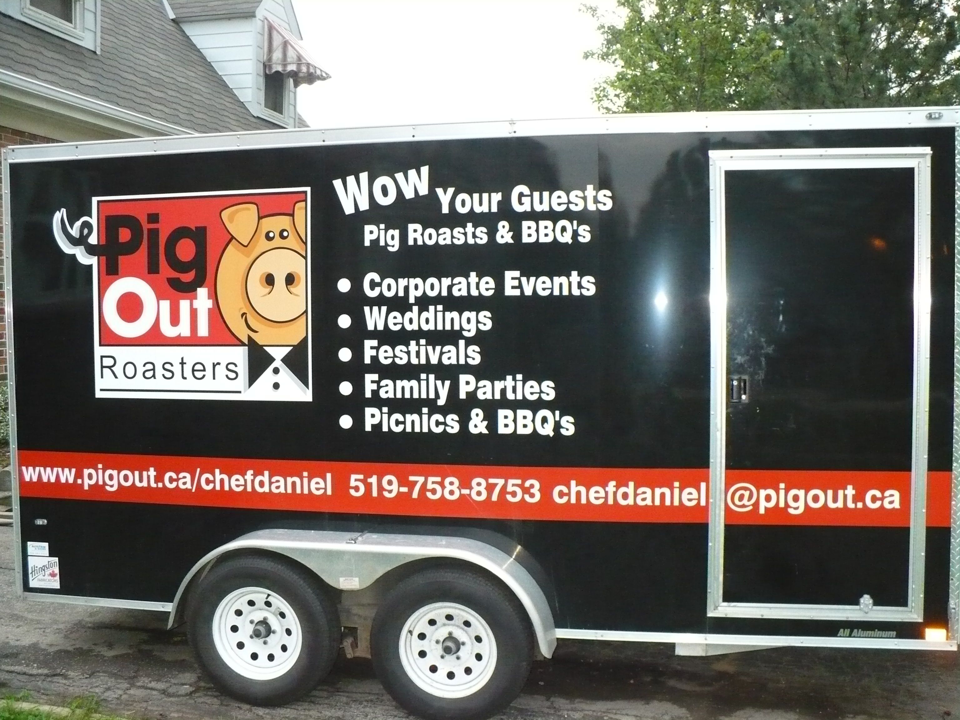 Pig Out Roasters - Logo