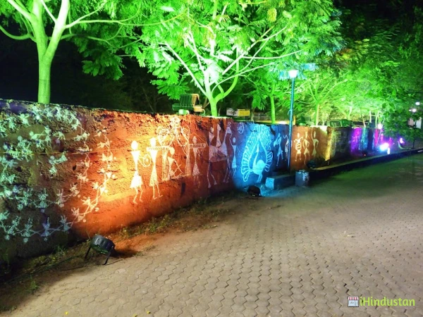 Piloo Mody College Of Architecture - Logo