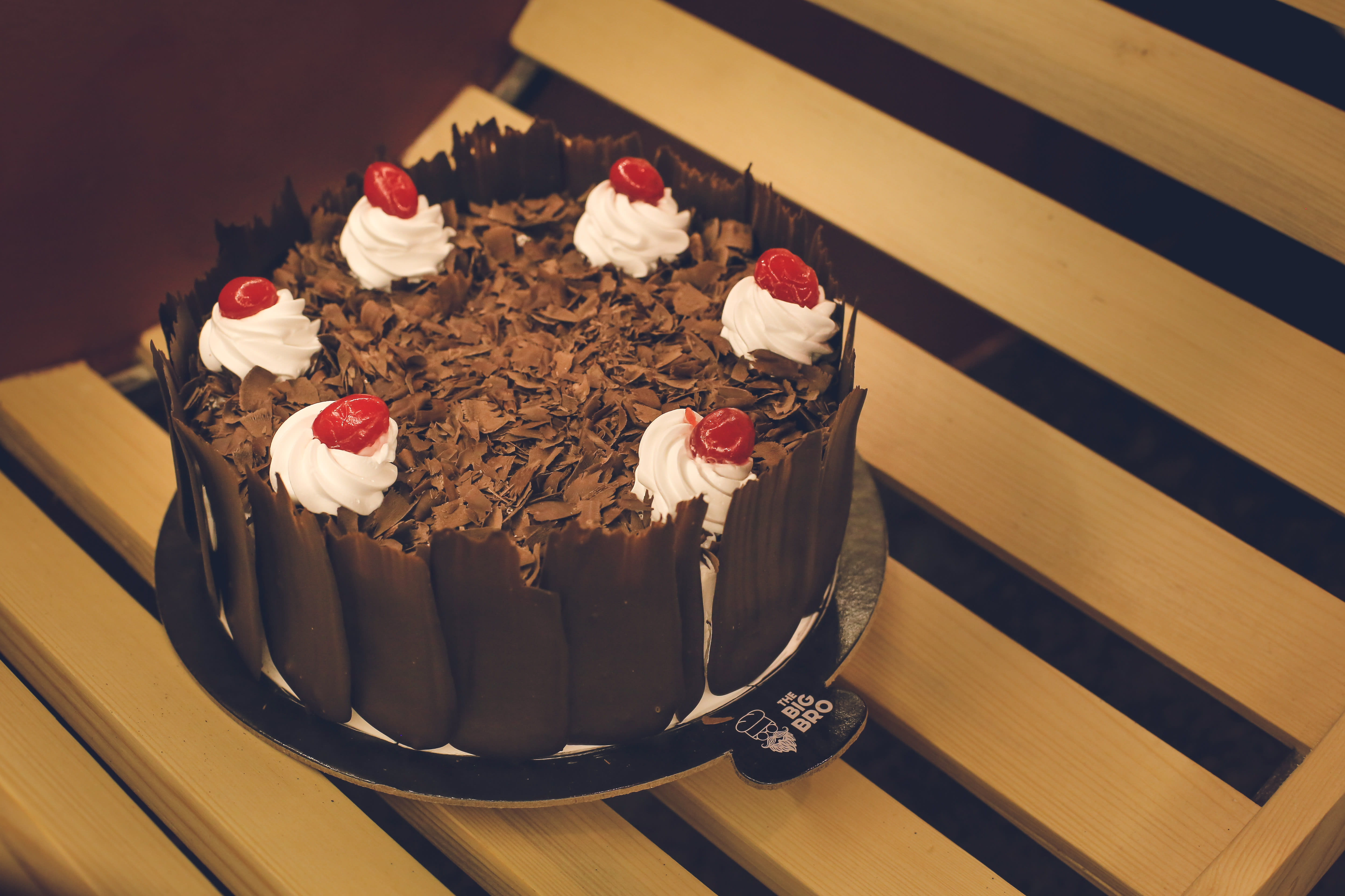 Pirajees Cake & Cafe - Logo