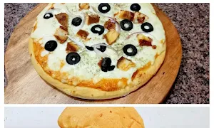 Pizzzzzza - Logo