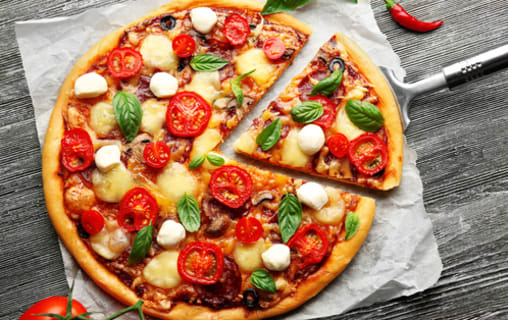 pizza by slide - Logo