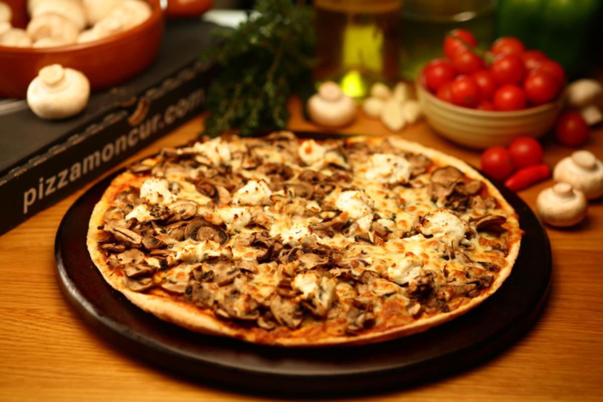 Pizza Moncur - Logo