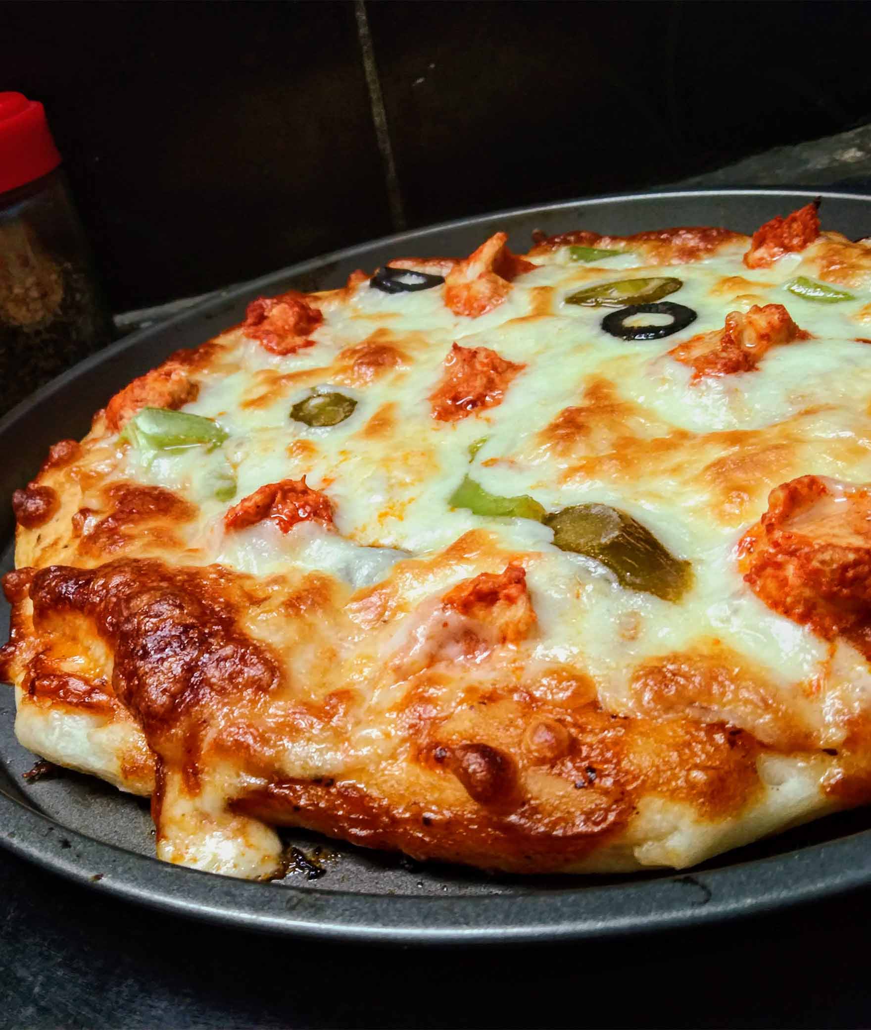 PIZZA OUTLET - Logo
