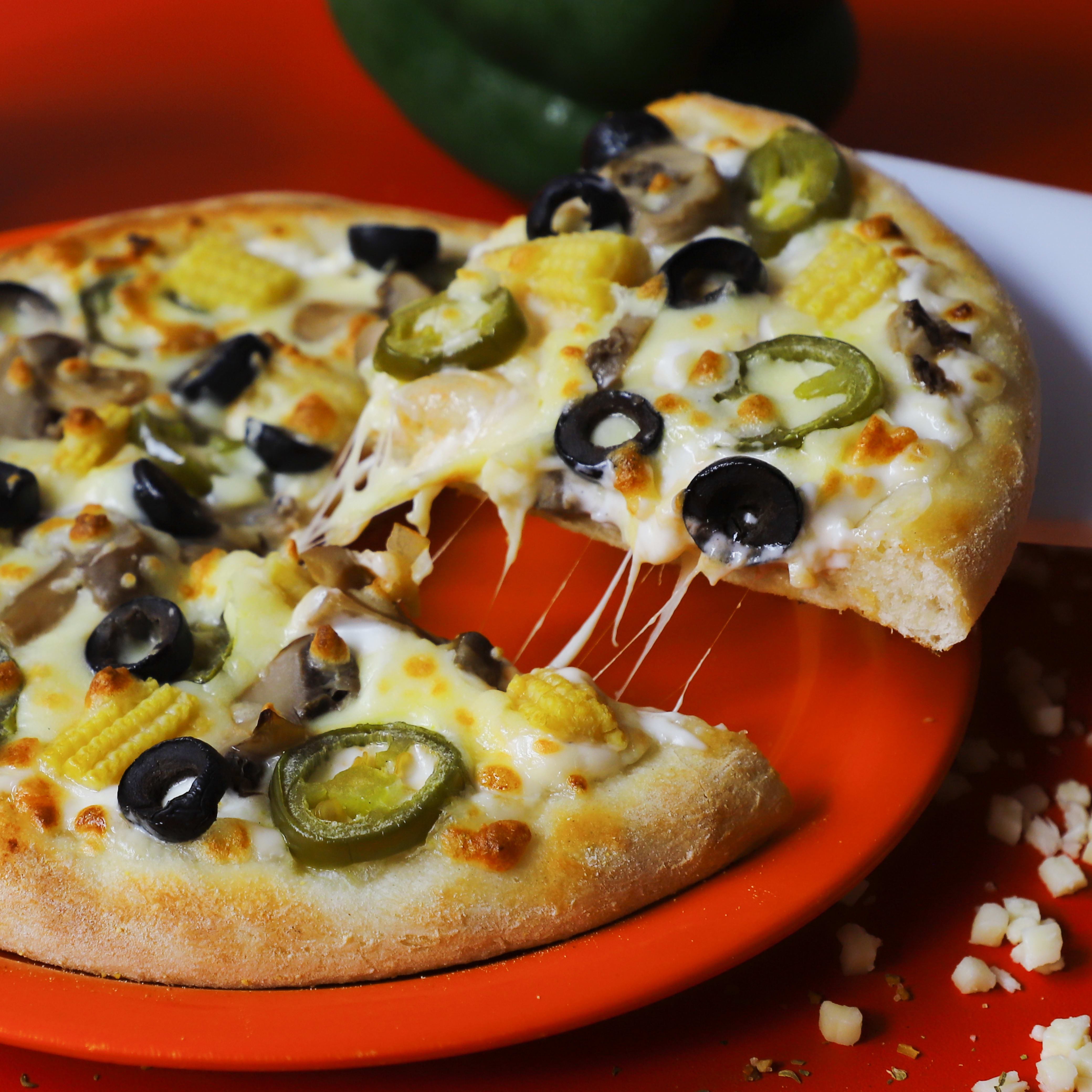 Pizza Yummm... - Logo