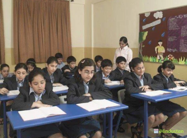 Podar International School - Logo