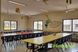 Podar International School, Amravati - Logo