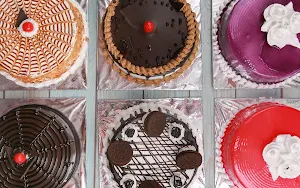 Popular Cake & More - Cover photo