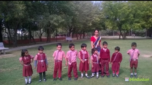 Pratap Nagar Montessori School - Logo