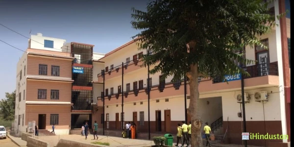 Prince Education Hub, Sikar ( IIT-JEE NEET, Air Force - Logo