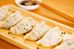 P Town Momo Factory - Logo