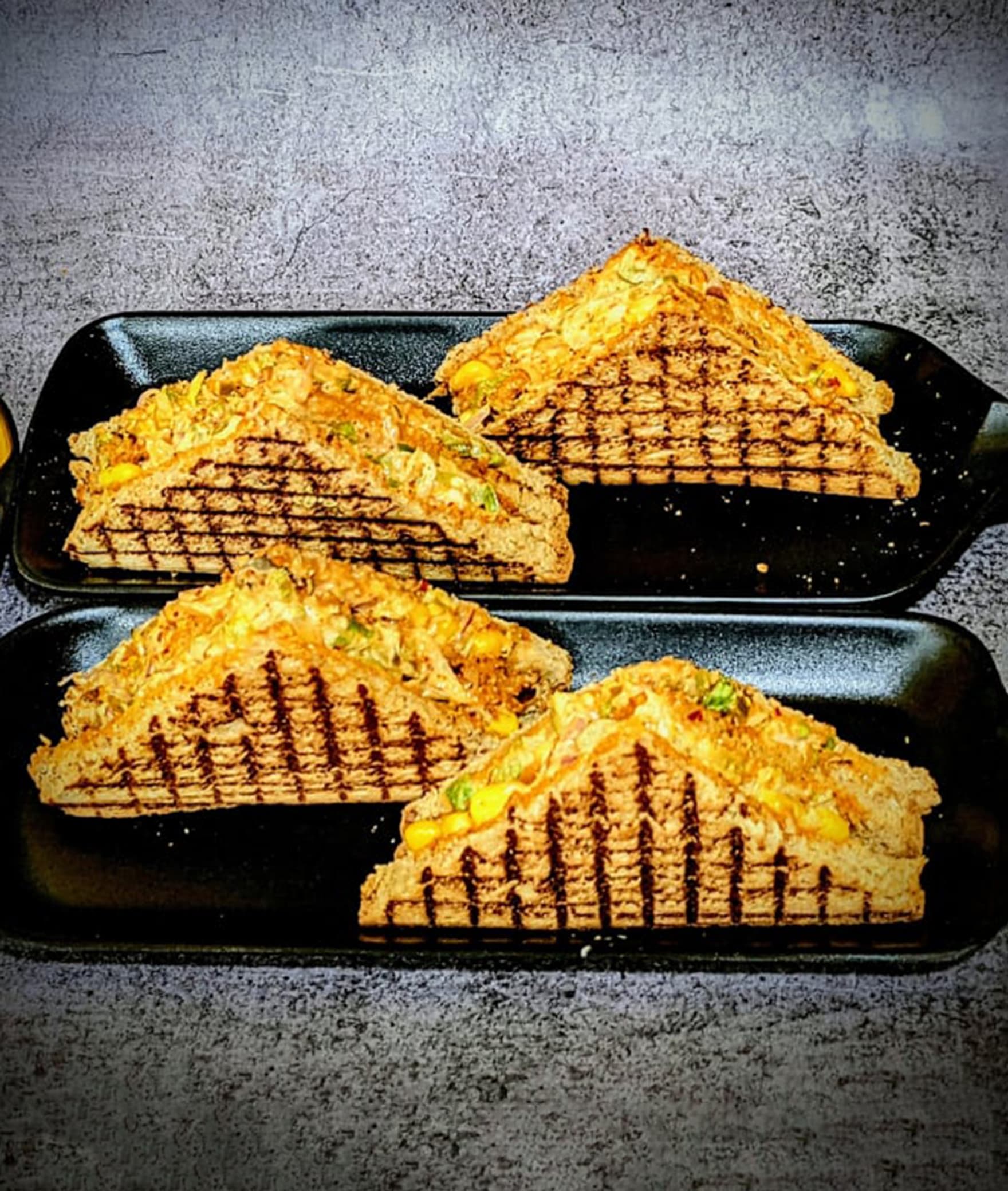 Pune Sandwhich and Shakes - Logo