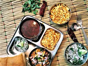 Pushpa Kitchen's - Logo