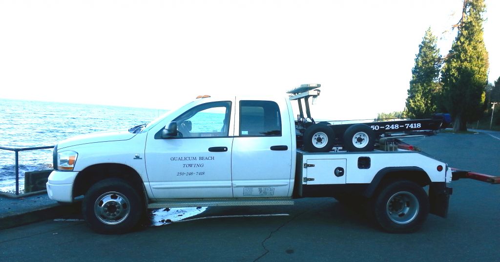Qualicum Beach Towing - Logo