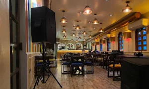 Quarter Castle Resto Bar - Logo