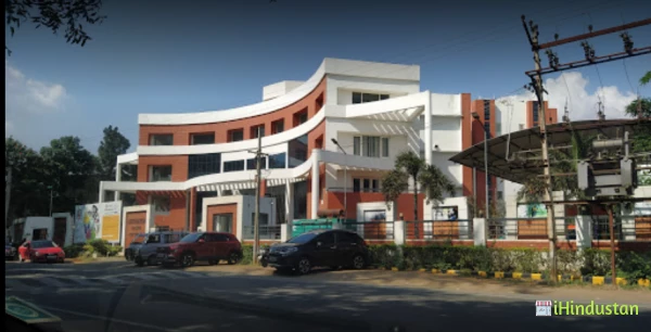 Queen Mira International School - Logo