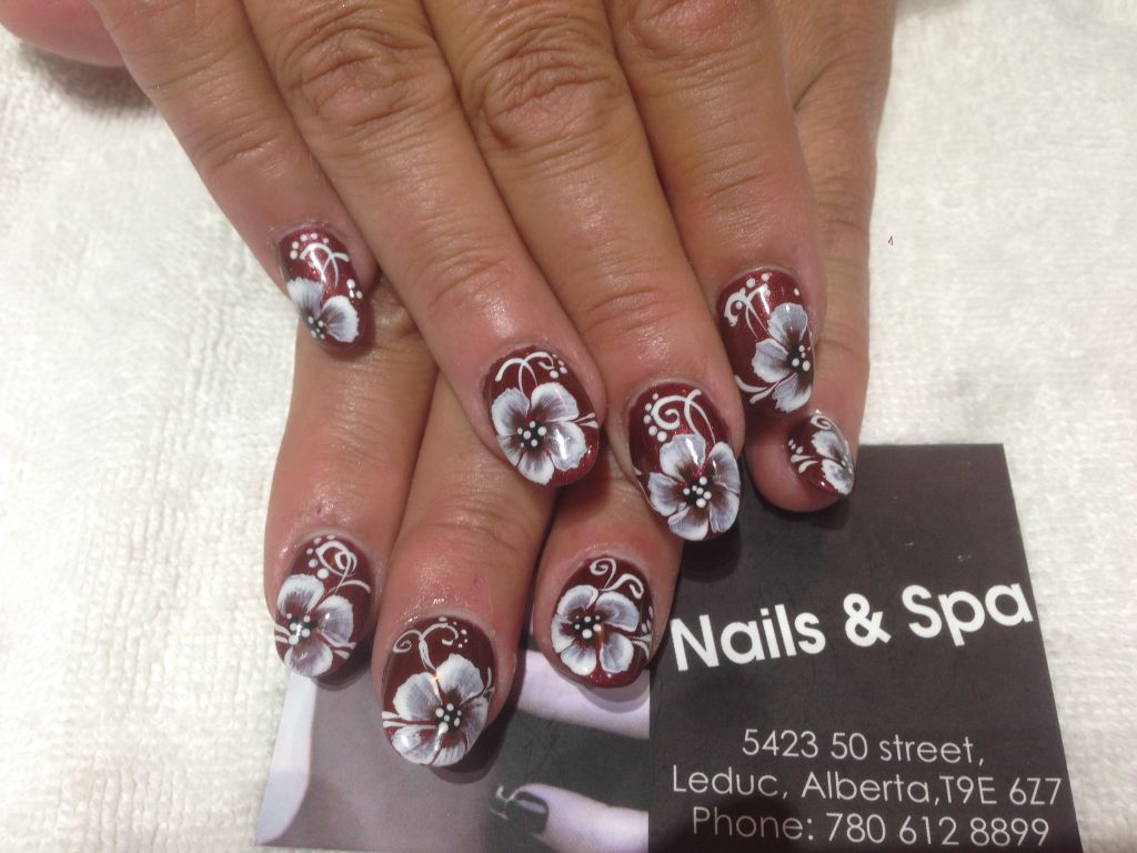 Queen Nails - Logo