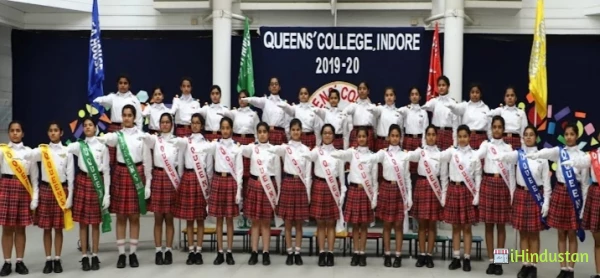 Queens' College - Logo