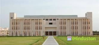 Raffles International School - Logo