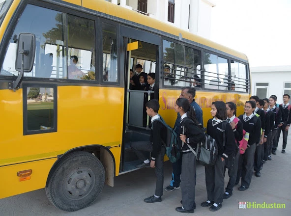 Raj Memorial School - Logo