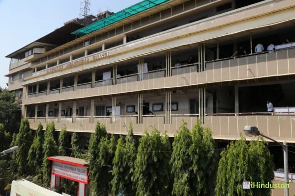 Ramniranjan Jhunjhunwala College. - Logo
