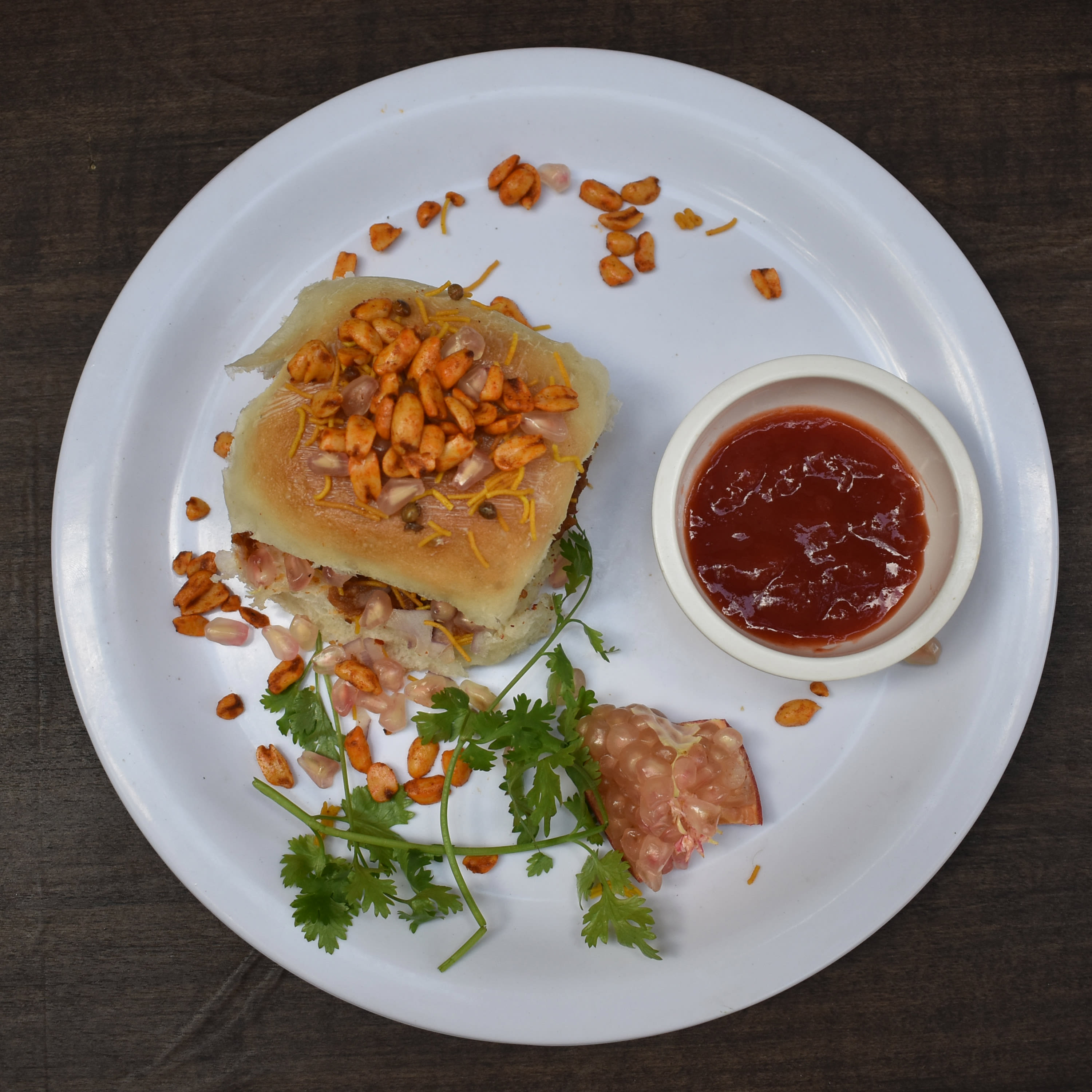 Rana vada pav - Logo