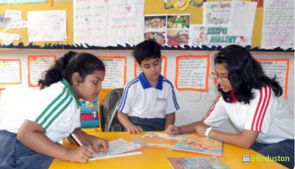 Rasbihari International School - Logo