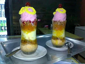 Raslaffan Ice Cream Parlour - Logo