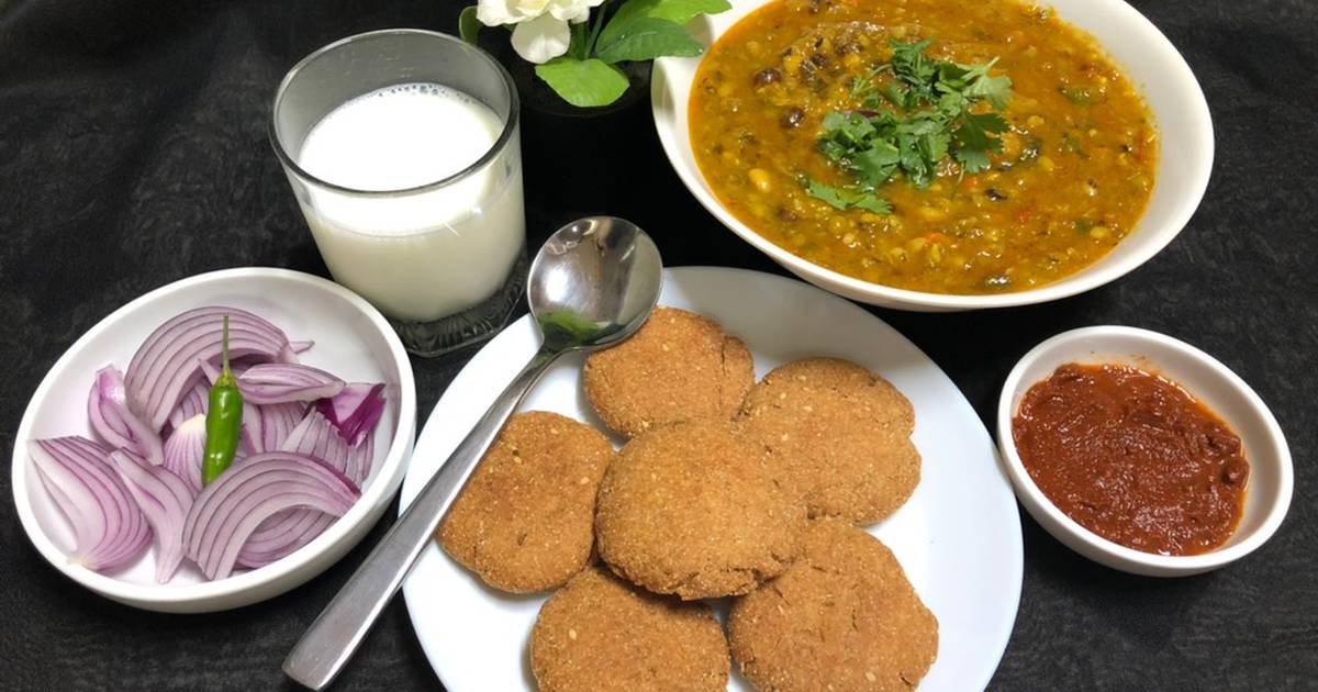 Ravi Chapdi Undhyu & Pav Bhaji - Logo