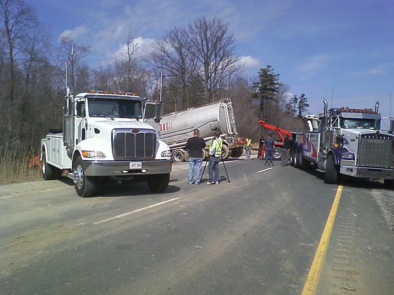 Ray&s;s Auto Centre &a; Towing Inc - Logo