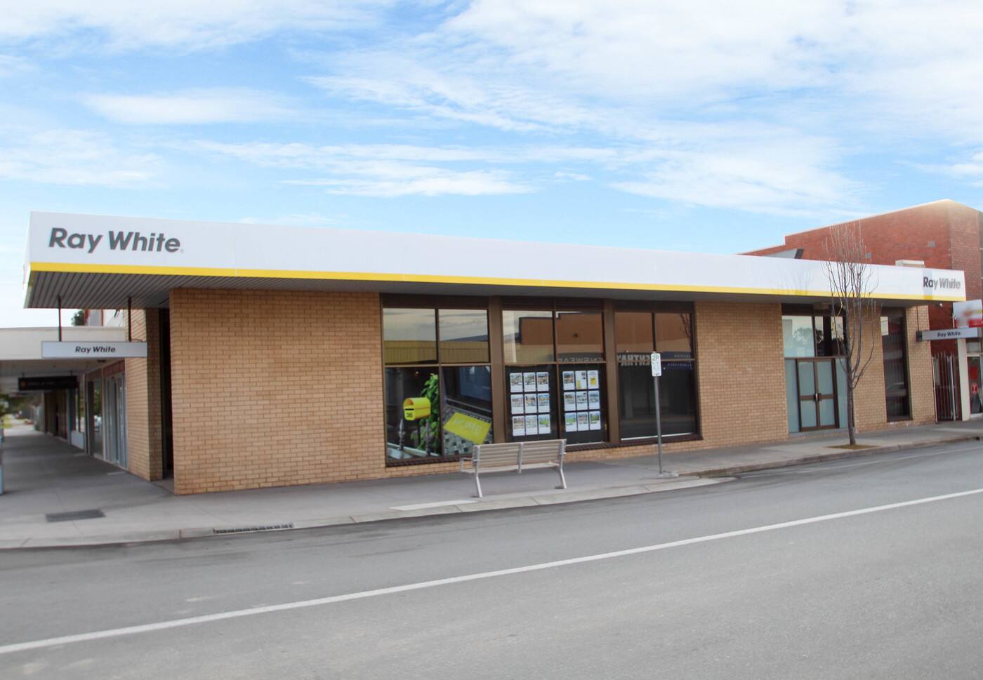 Ray White Cobram - Logo