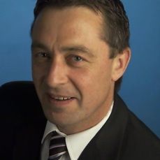Realty Executives Apex - Peter Burton - Logo