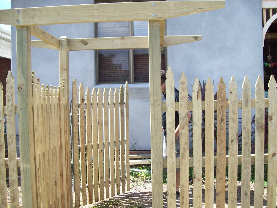 Rearden Fencing Pty Ltd - Logo