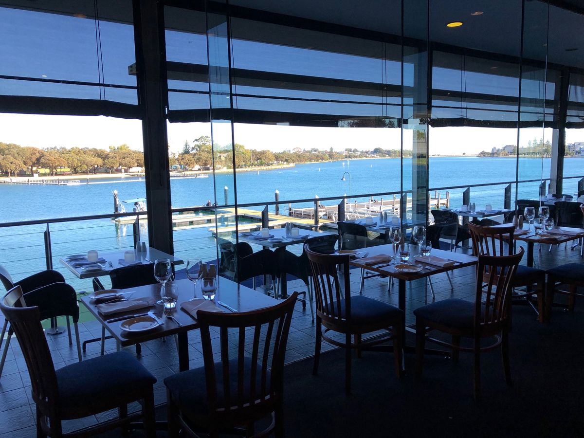Redmanna Waterfront Restaurant - Logo