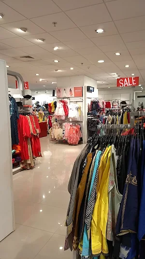 Reliance Trends - Logo