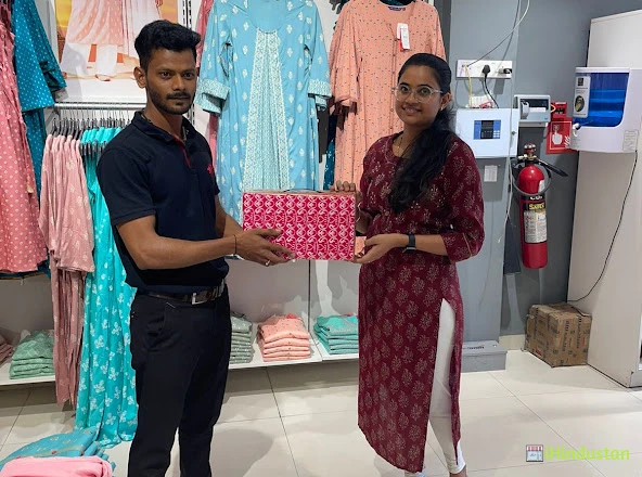 reliance trends cloth Store - Logo