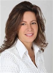 RE/MAX Aboutowne Realty Corp - Caroline Hamel - Logo