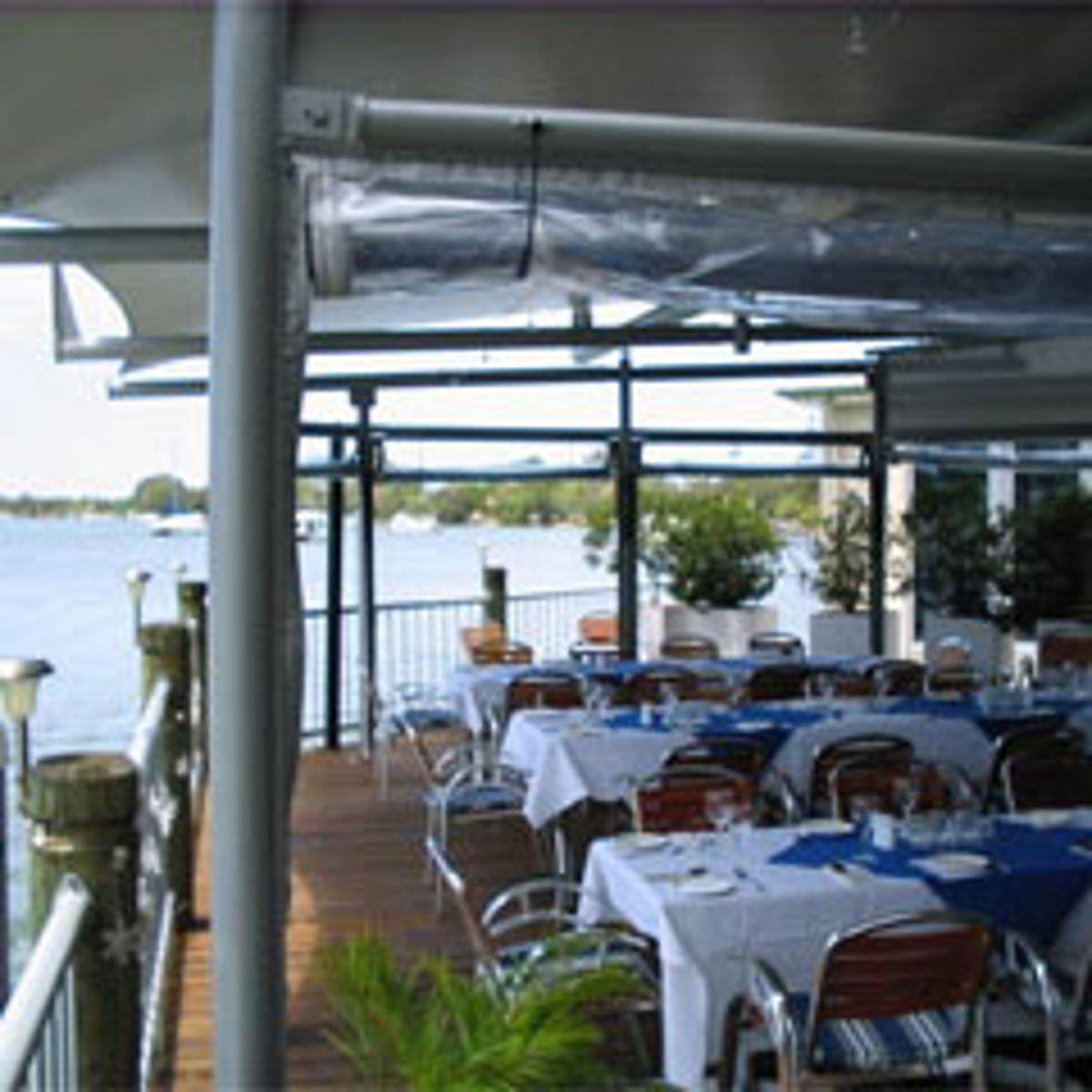 River Deck Restaurant - Logo