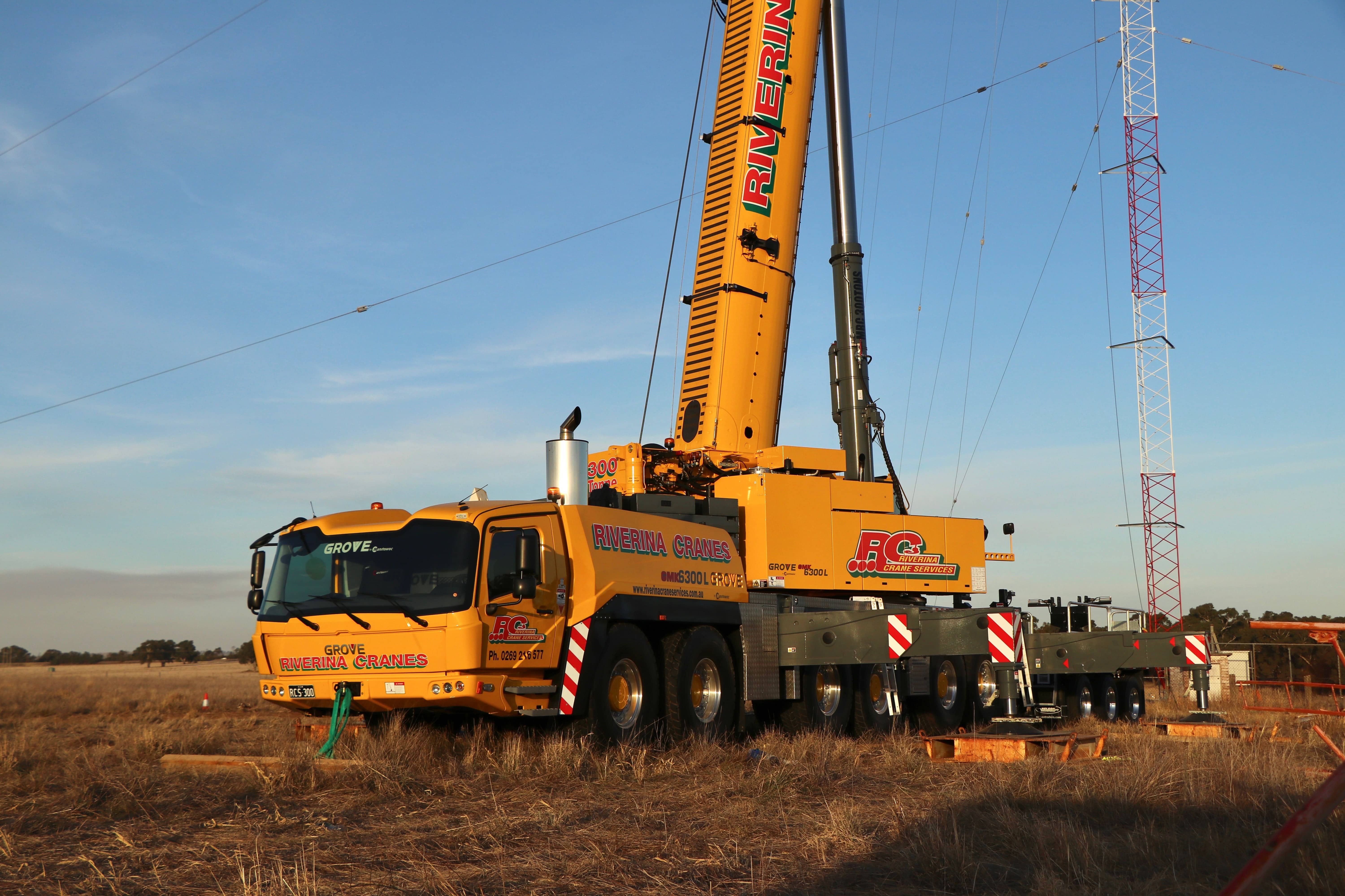 Riverina Crane Services - Logo