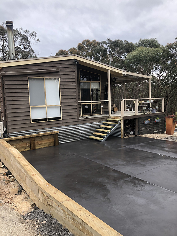 R & J Davey Concreting Earthworks & Landscaping - Logo