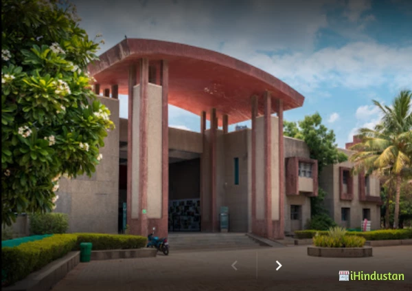 RK University Main Campus - Logo