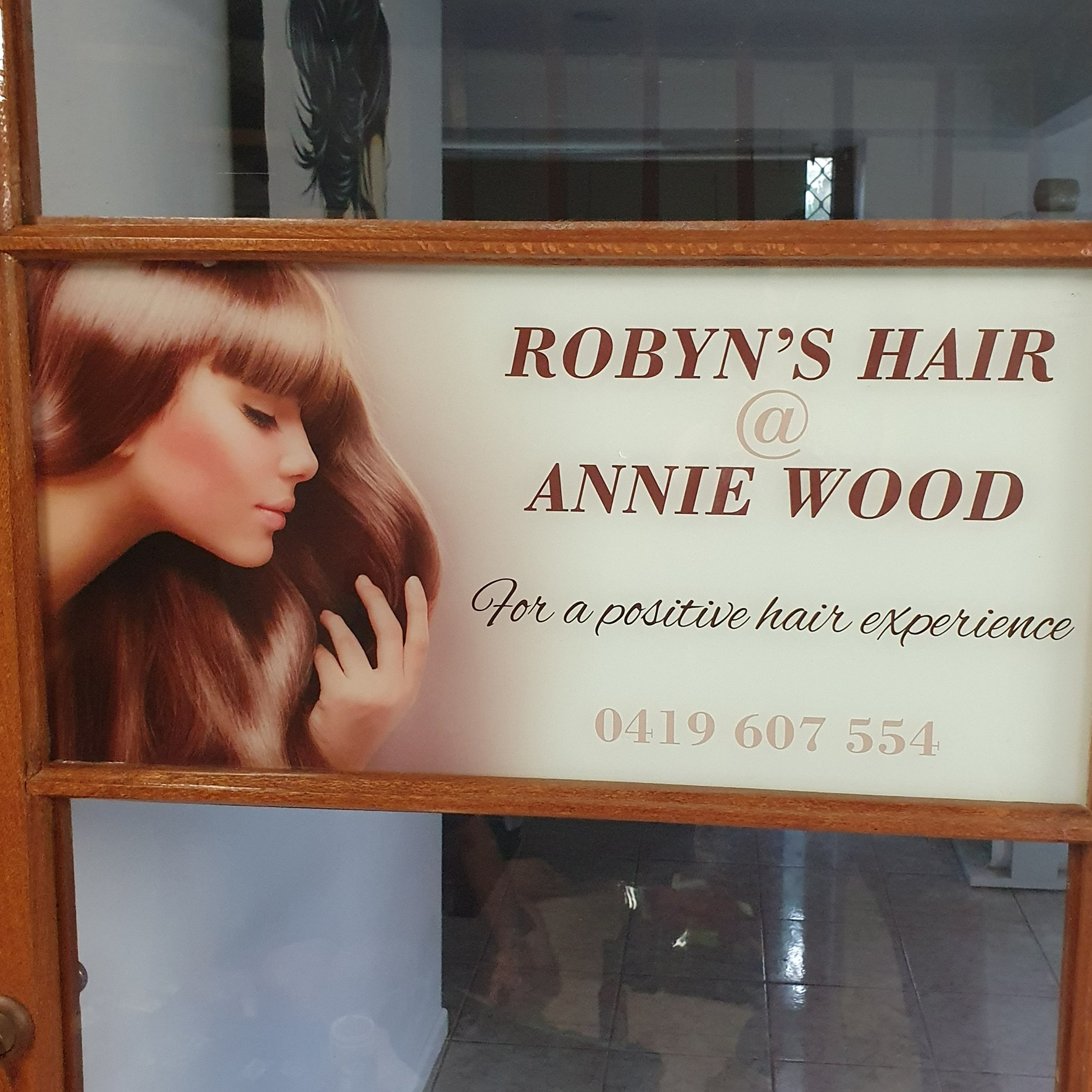 Robyn's Hair @ Annie Wood - Logo