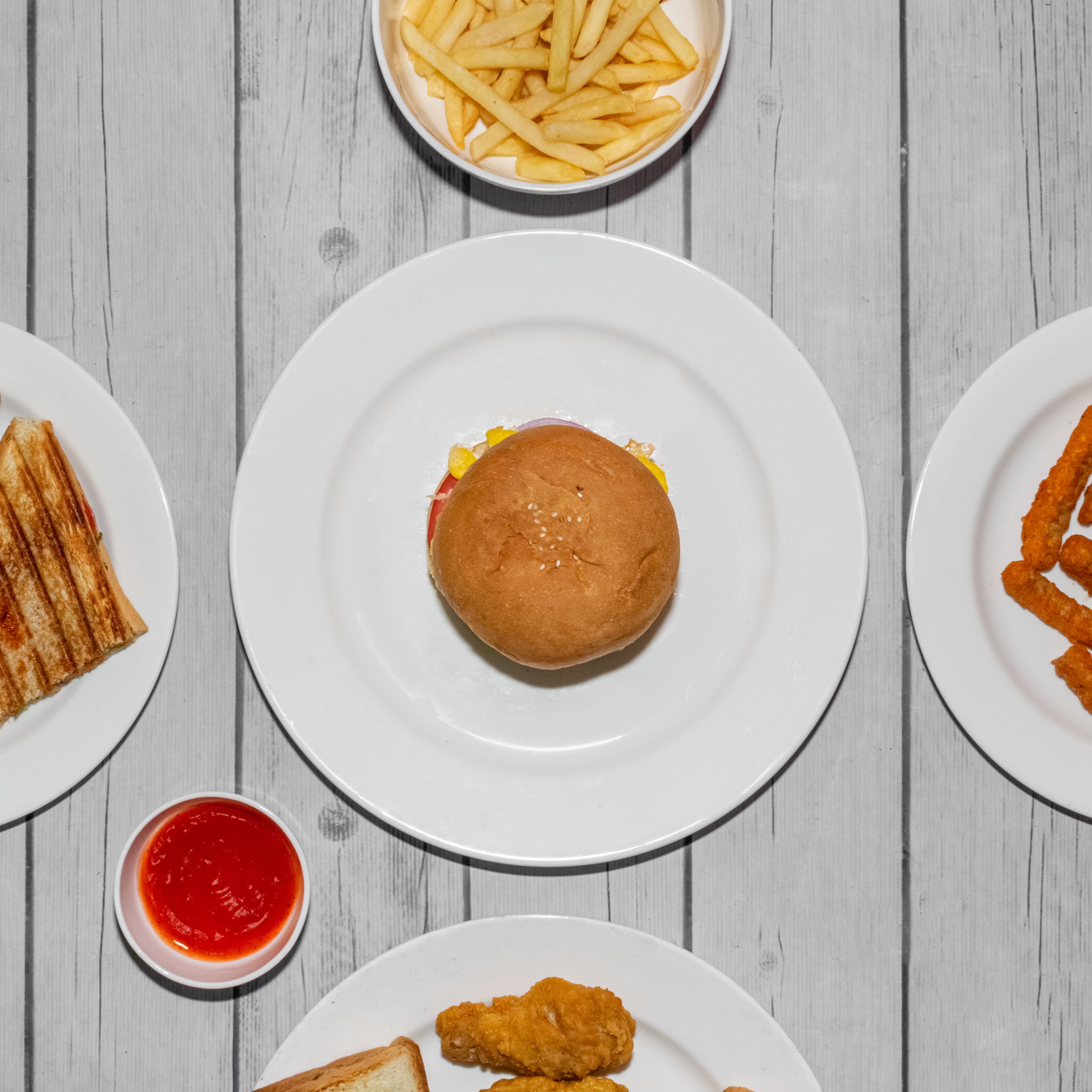 Rolls N Snacks - Logo