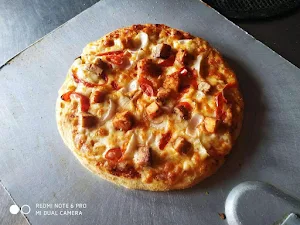 Rominus Pizza and Burger - Logo