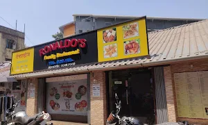 Ronaldo's - Logo
