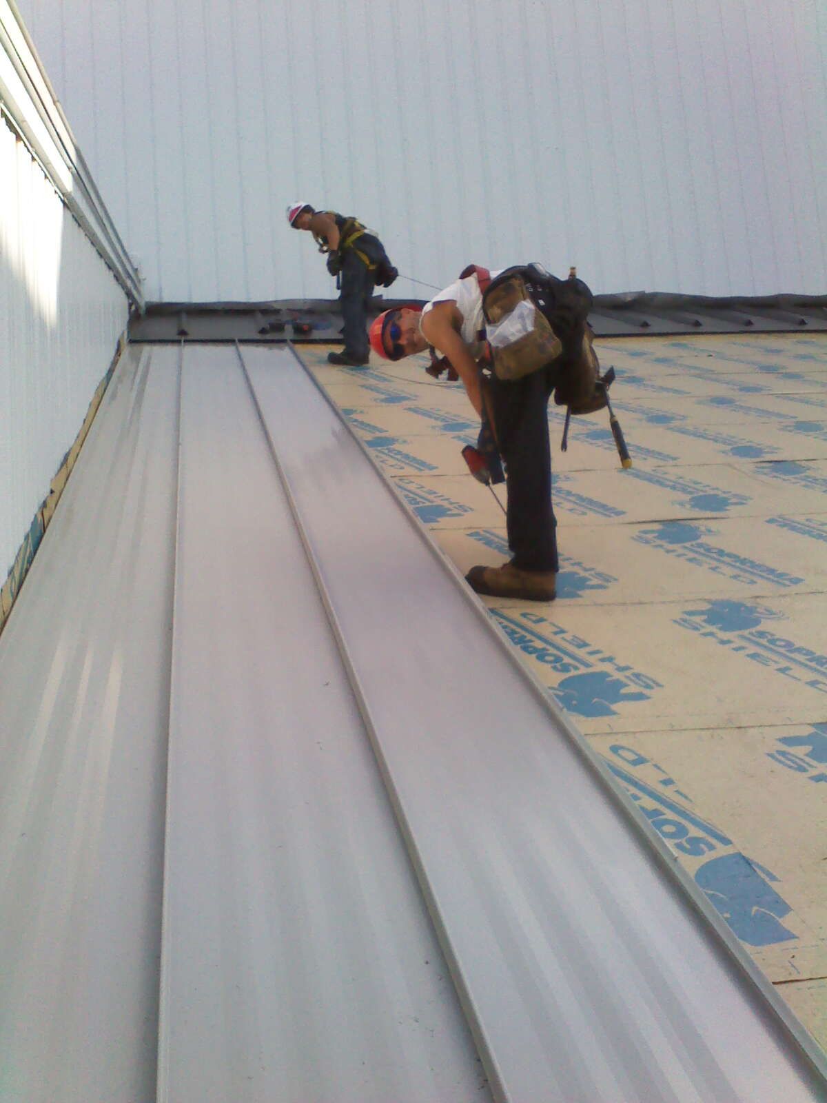 Roofmaster Ottawa Inc. - Logo