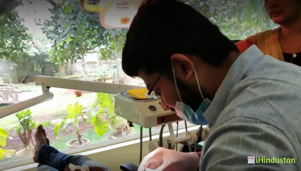 Root Canal Treatment Specialist - Logo