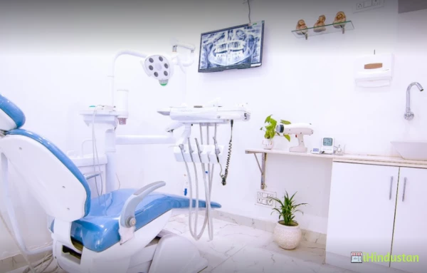 Rootcure Dental and Cosmetics Studio - Logo